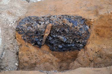 氷川遺跡第1次調査地点の火葬墓の写真