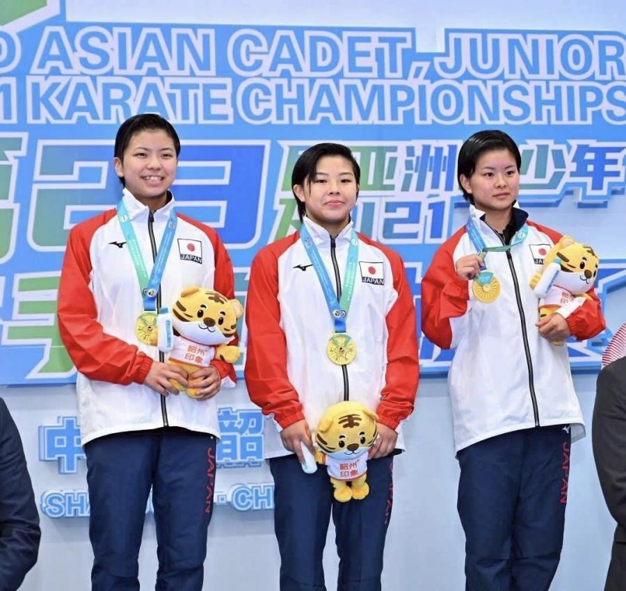 八雲学園高等学校空手道部の写真