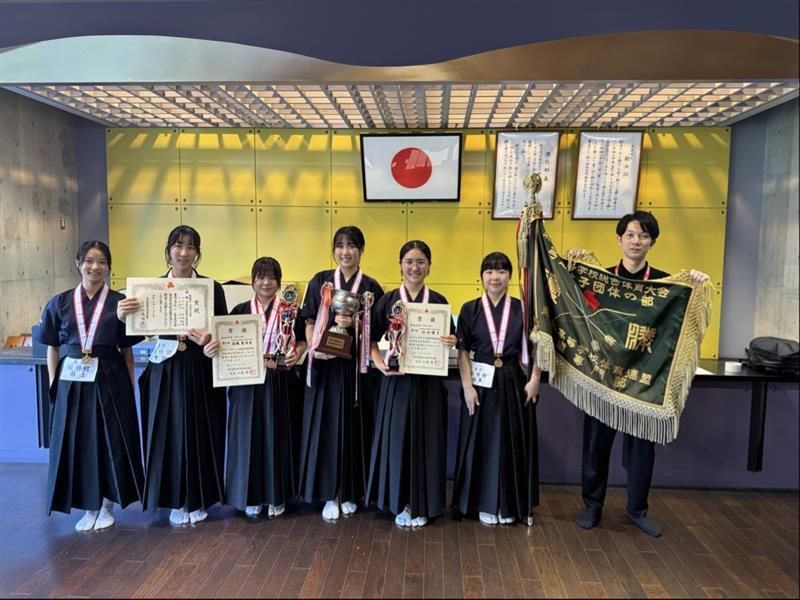 東京都立桜修館中等教育学校弓道部（後期）の写真