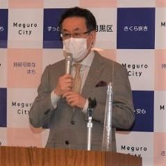 激励の言葉を述べる区長の写真