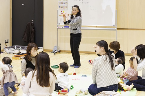 子育てサロンのリトミック