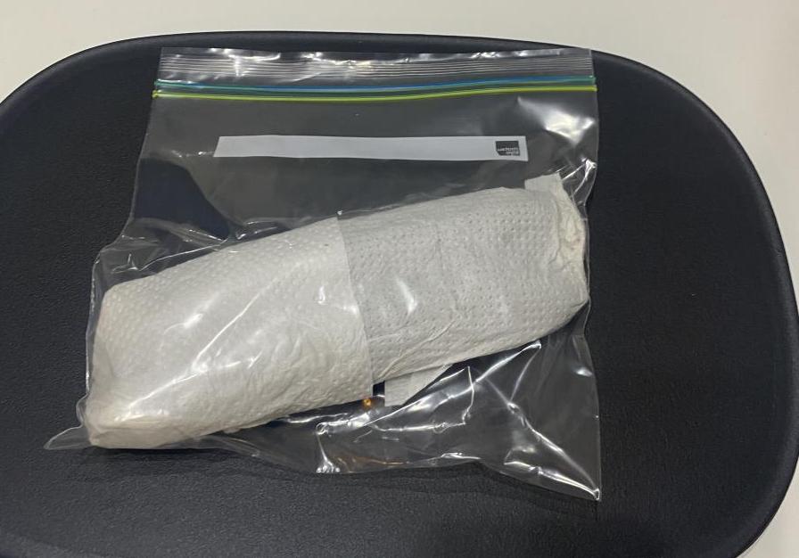 水分をふいてキッチンペーパーに包み、保存袋に入れたきゅうりの画像