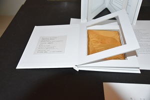 ブック型パッケージ