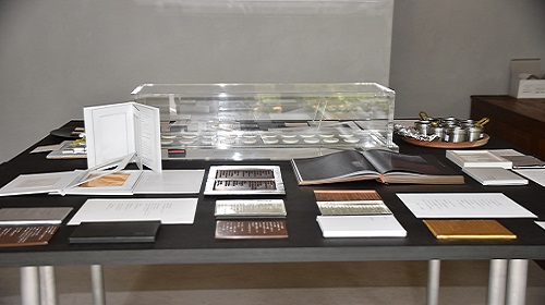 センターテーブル