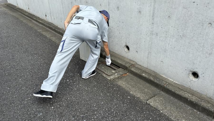 薬剤を投入する様子