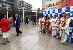 成人の日のつどいでの啓発の写真