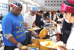 各国の料理を販売する模擬店の写真の写真