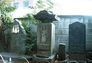 大鳥神社境内の庚申塔の写真