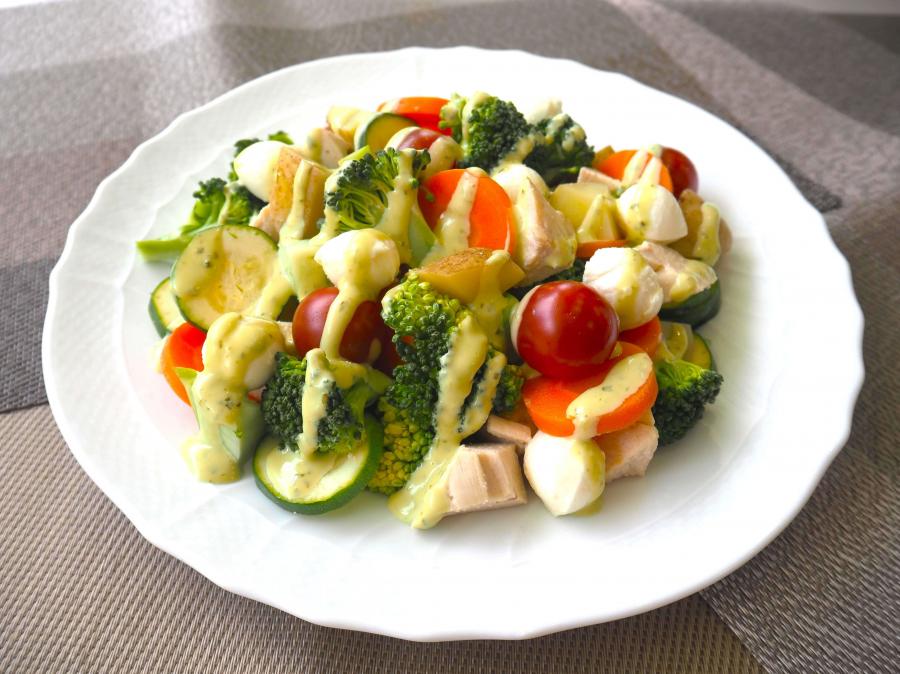 皮ごと夏野菜のカプレーゼ風サラダ