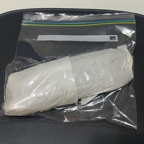 きゅうりの冷蔵保存方法、キッチンペーパーで包み、保存袋に入れた画像