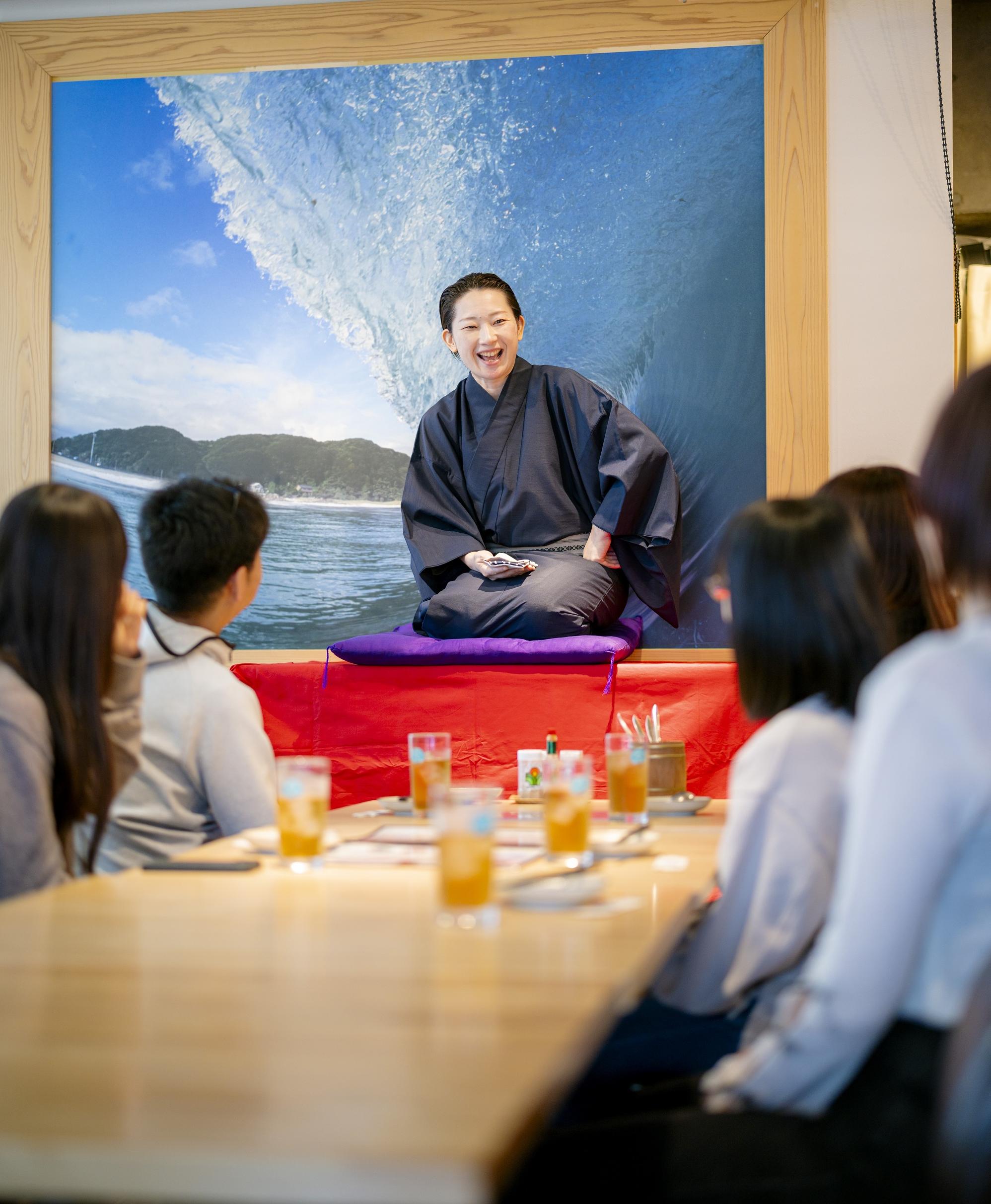 きらりさんの落語実演の様子