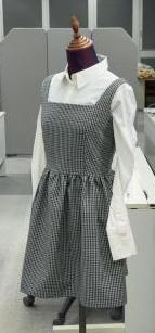 作品の写真(グレーのワンピース)