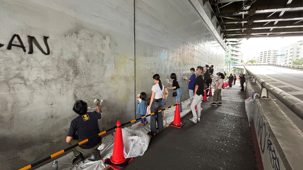 落書きを消す引きの様子