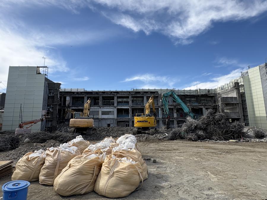 既存校舎（旧第九中学校）解体工事の写真
