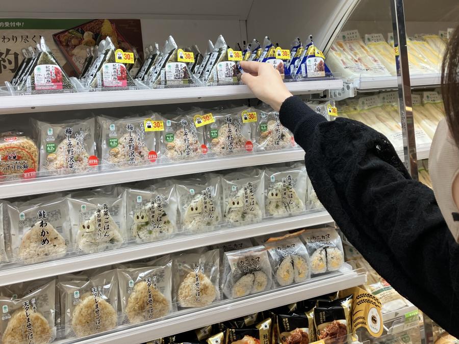 店舗売場でのシール使用の様子