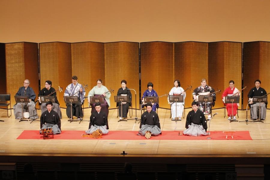 和楽器演奏のステージパフォーマンス