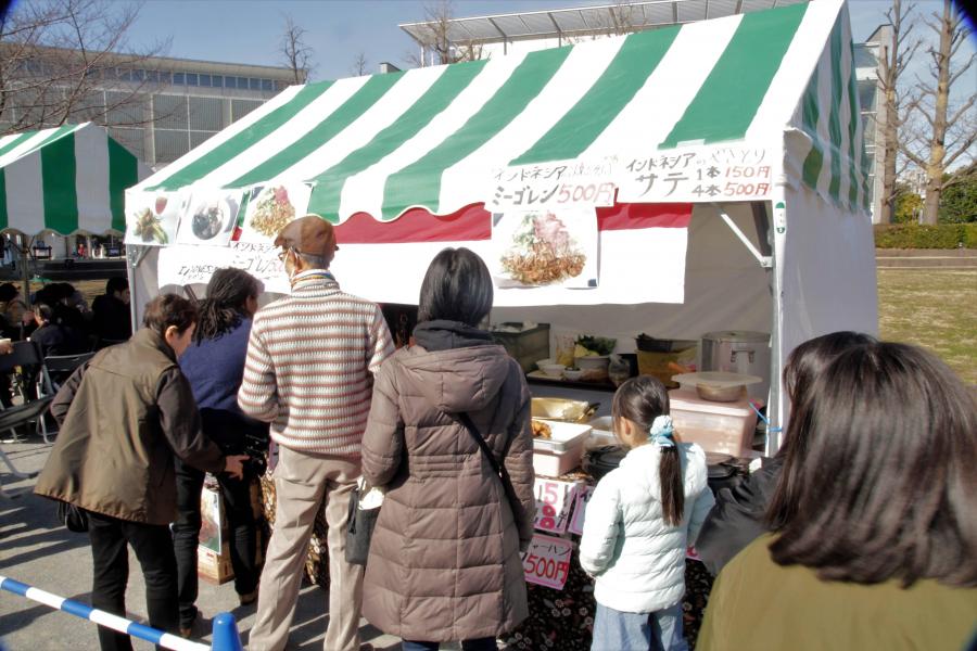 地域料理店による多国籍料理の出店
