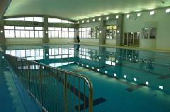 碑小学校屋内プールの写真