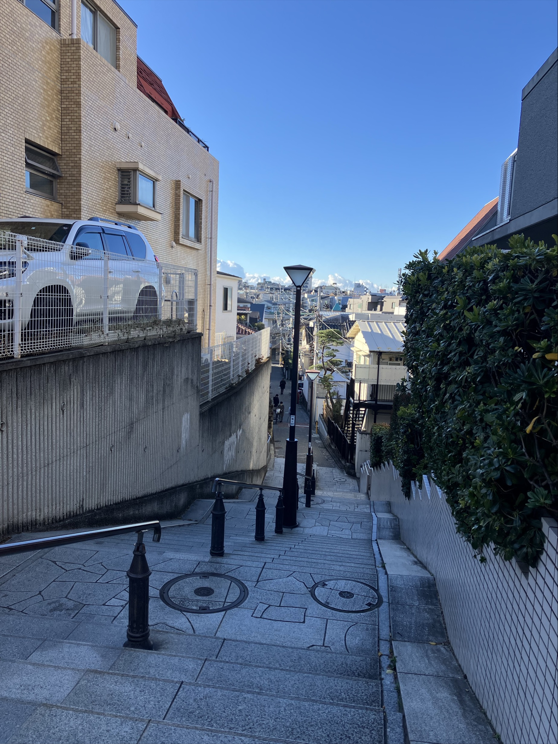 烏森住区センター横の階段上から祐天寺方面を見た景色