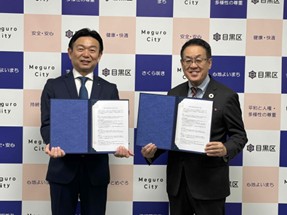 協定締結式の様子 （左：アイリスオーヤマ株式会社 執行役員 田中 伸生氏、右：目黒区長 青木英二）