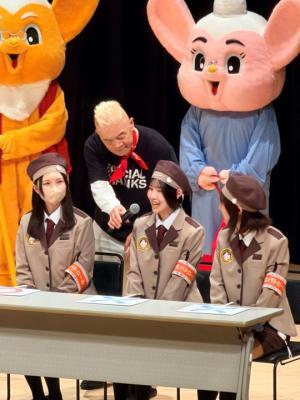 クイズに挑戦するセザンジュのみなさん