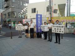武蔵小山駅前で募金活動を行っている写真2