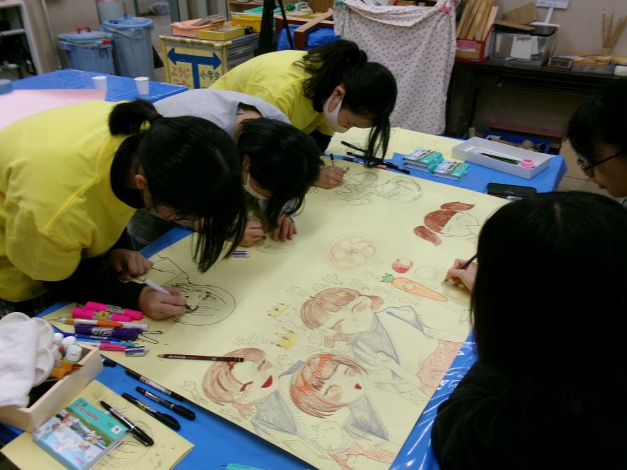 みんなで大きな絵を描きました