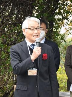 挨拶する実行委員長の写真