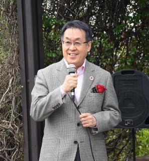 祝辞を述べる区長の写真
