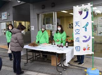 グラスワインの有料試飲コーナーの写真