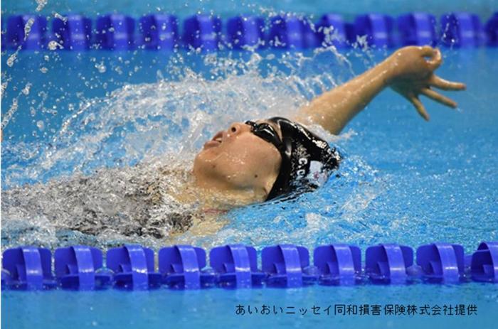 小野選手が世界大会に背泳ぎで出場した時の写真
