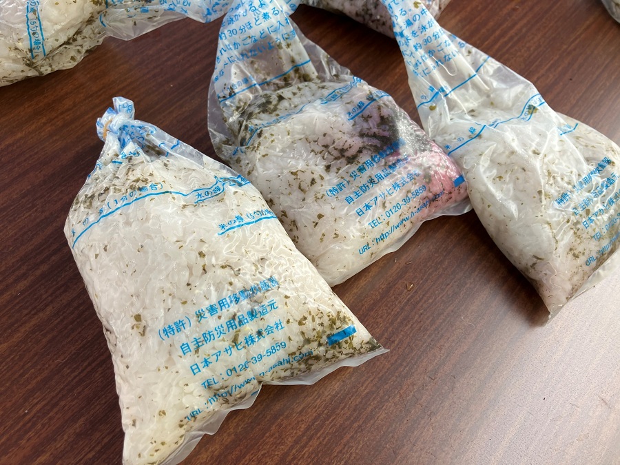 炊きあがったご飯の画像