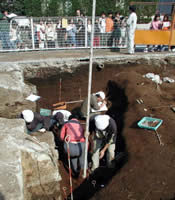 東山貝塚遺跡の発掘調査の写真