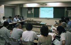 懇談会の様子の写真