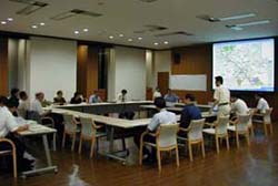 懇談会の様子の写真