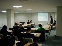 懇談会の様子の写真