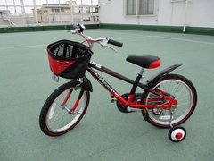令和4年度のふるさと納税寄付で購入した児童用自転車の写真です。