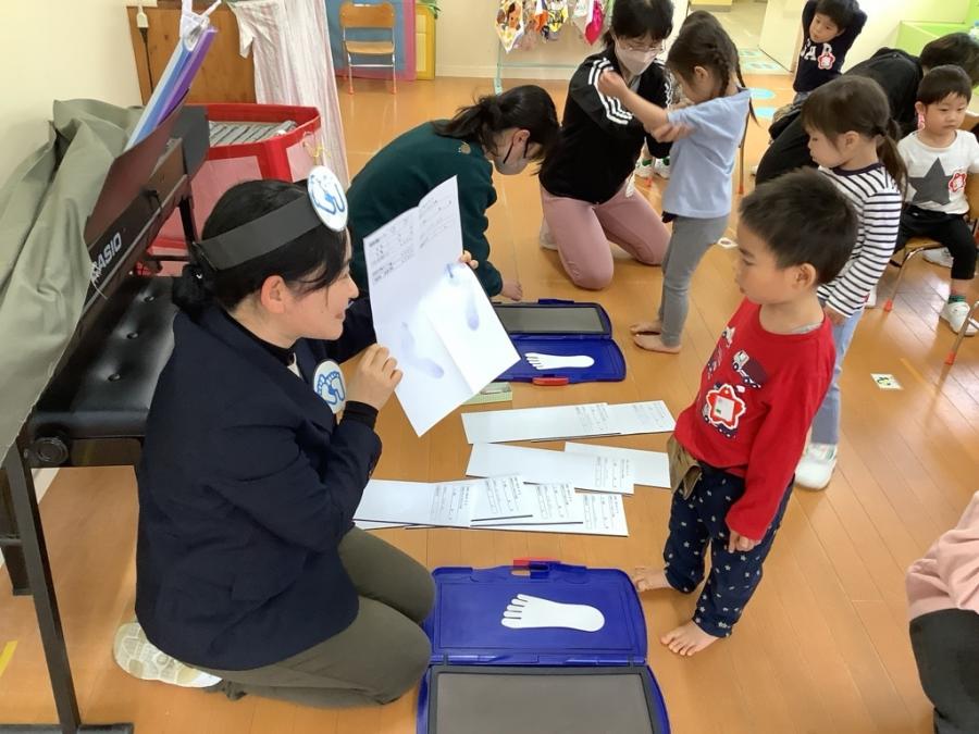 「足育」フットプリントで自分の足型を見てみよう