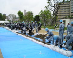 水防訓練の様子の写真