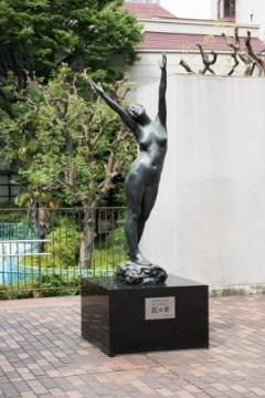 平和記念像「花の影」