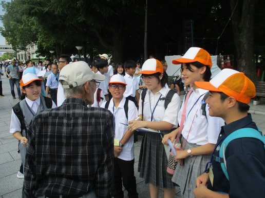 平和記念公園でのインタビュー1
