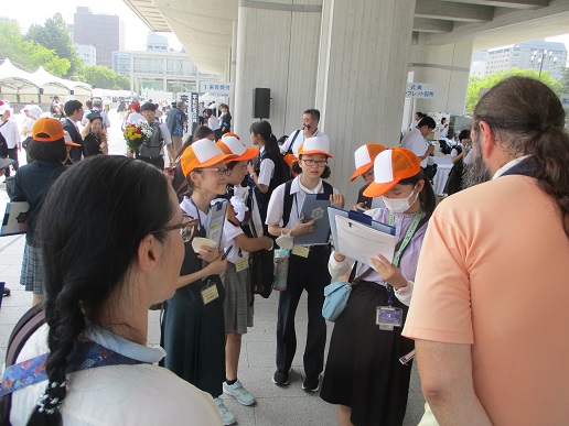 平和記念公園でのインタビュー2