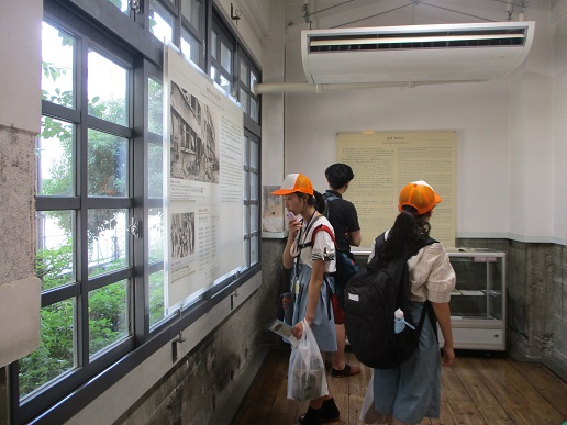 平和記念公園内、袋町小学校平和資料館見学3