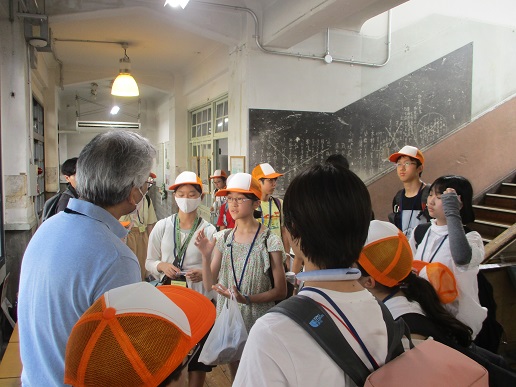 平和記念公園内、袋町小学校平和資料館見学4