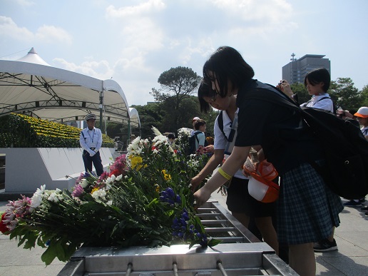 平和記念公園内、袋町小学校平和資料館見学1