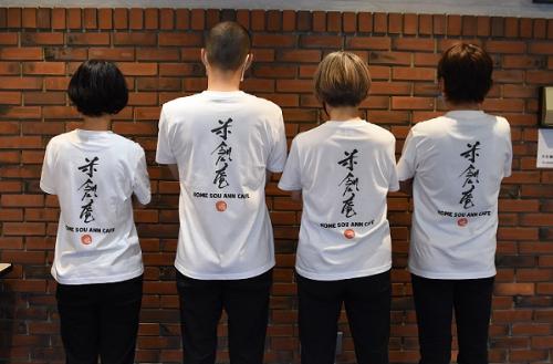 スタッフのユニフォーム