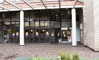 施設の外観写真